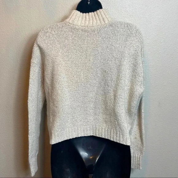 AMERICAN Eagle turtleneck, cropped sweater. Ivory color.
Size: medium - Picture 3 of 9